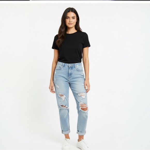 BDG Denim - BDG Mom high-rise distressed jeans jeans. Size 25. Retails $69 NWT.